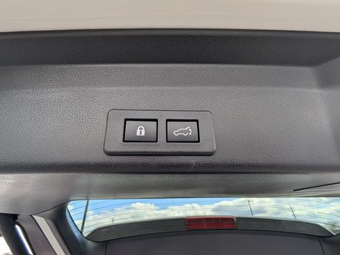 Used 2022 Subaru Ascent Limited w/ Technology Package image 13