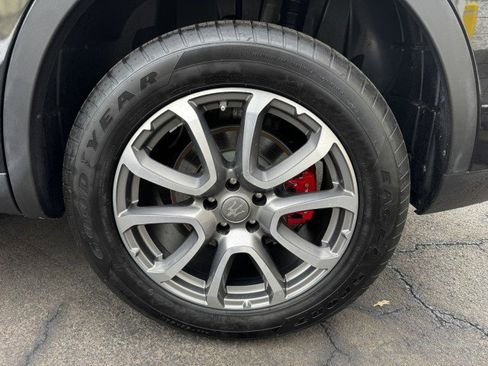 Used 2018 Maserati Levante image 41