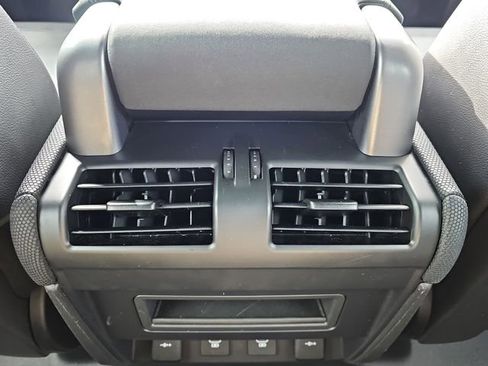 Used 2021 Land Rover Defender 110 X-Dynamic SE image 21