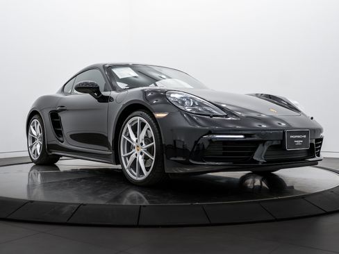 Certified 2025 Porsche 718 Cayman image 9