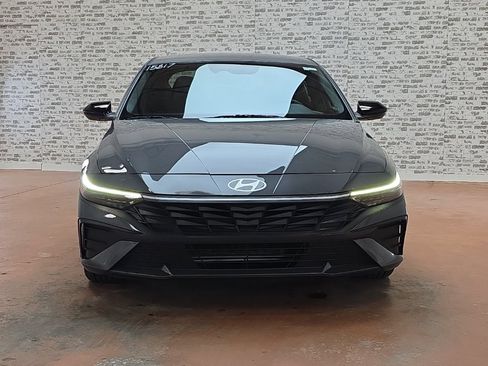 Used 2025 Hyundai Elantra Sport image 2