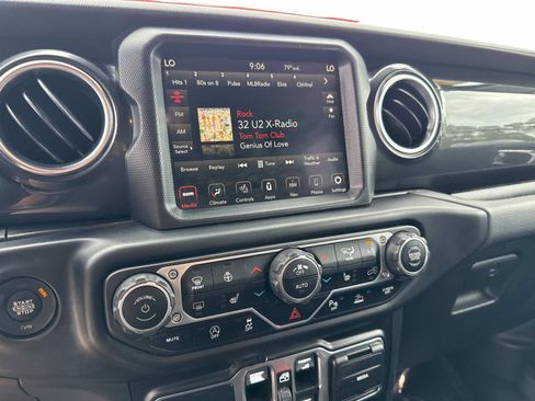 Used 2022 Jeep Wrangler Unlimited Sahara AWD/4WD image 25