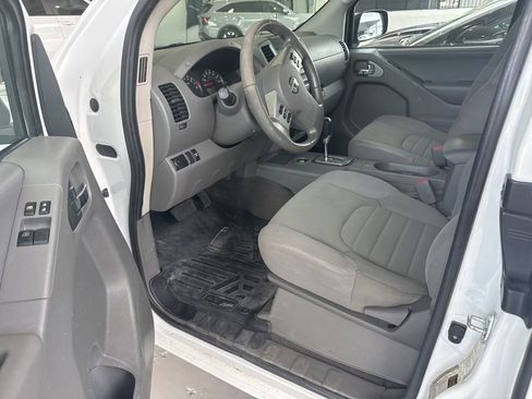 Used 2021 Nissan Frontier S image 2