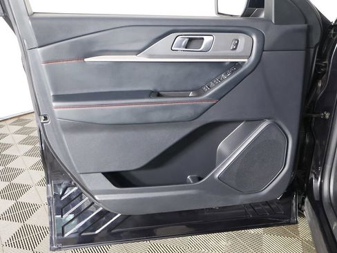 Used 2025 Ford Explorer ST-Line w/ ST-Line Street Pack AWD/4WD image 22