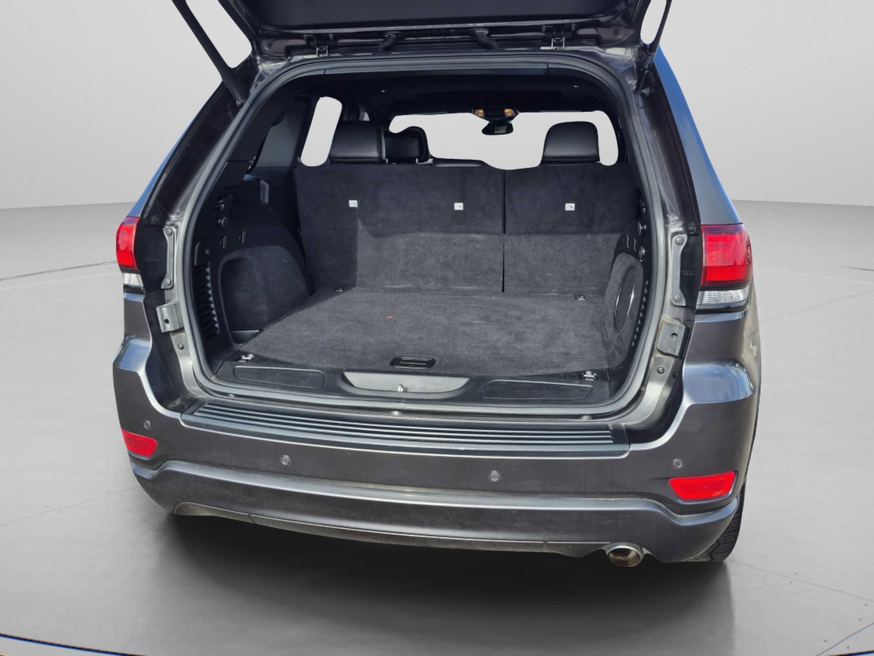 Used 2019 Jeep Grand Cherokee Altitude RWD image 9