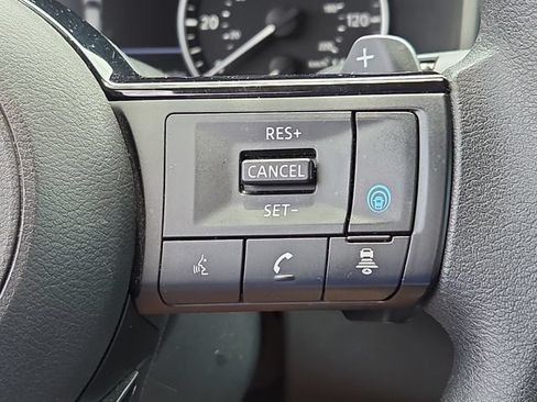 Used 2023 Nissan Rogue SV FWD image 24
