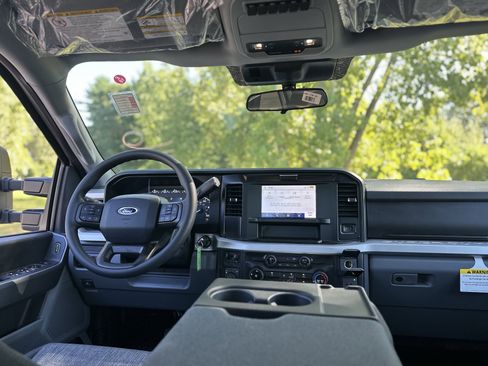 New 2025 Ford F350 XLT image 2