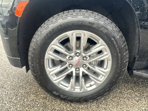 Used 2024 GMC Yukon SLT image 10
