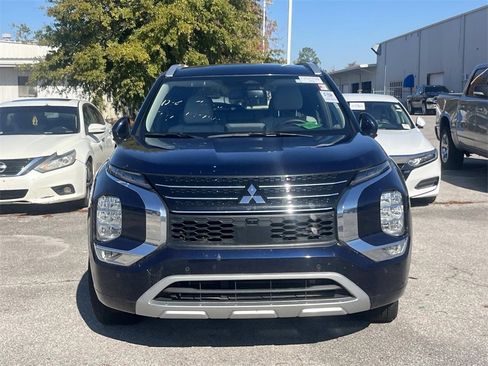 Used 2024 Mitsubishi Outlander SEL image 2