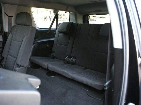 Used 2020 Chevrolet Suburban LS RWD image 14