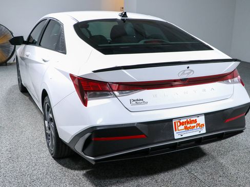 Used 2025 Hyundai Elantra Sport FWD image 9