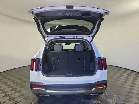 Certified 2025 Kia Sorento EX w/ Panoramic Sunroof Package image 6