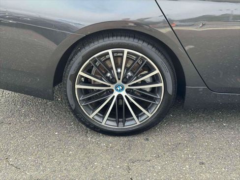 Used 2022 BMW 530e xDrive w/ Executive Package AWD/4WD image 10