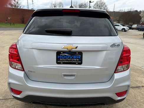 Used 2022 Chevrolet Trax LS w/ Tint and Cruise Package FWD image 5
