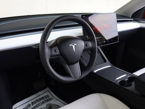 Used 2024 Tesla Model Y Long Range RWD image 13