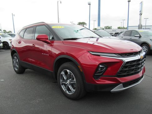 Certified 2024 Chevrolet Blazer LT w/ Convenience Package FWD image 3