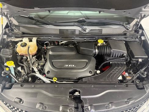 Used 2018 Chrysler Pacifica Touring-L w/ Premium Audio Group FWD image 39