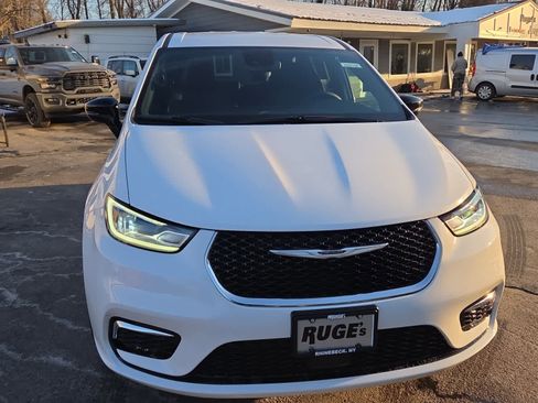 New 2026 Chrysler Pacifica Select image 2