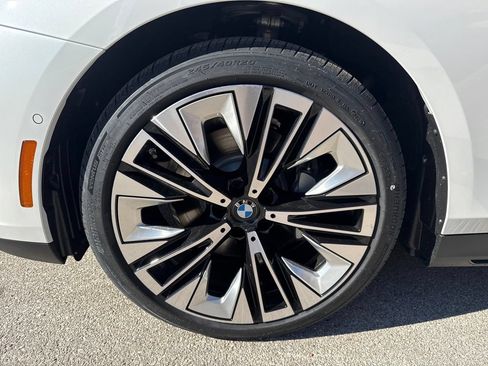 Used 2026 BMW 530i xDrive w/ Premium Package AWD/4WD image 10