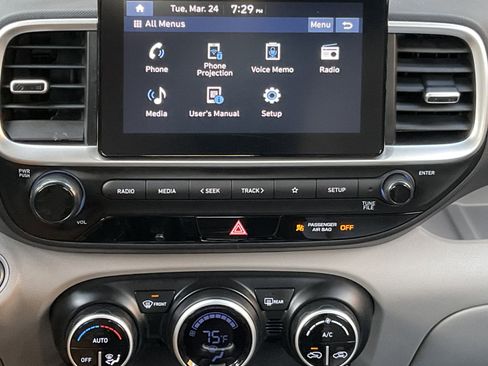 Used 2025 Hyundai Venue SEL FWD image 17