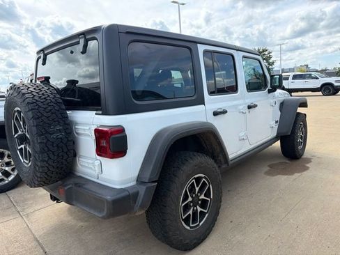 Used 2025 Jeep Wrangler Unlimited Rubicon w/ Convenience Group AWD/4WD image 3