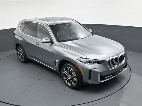New 2026 BMW X5 xDrive40i w/ Climate Comfort Package image 17