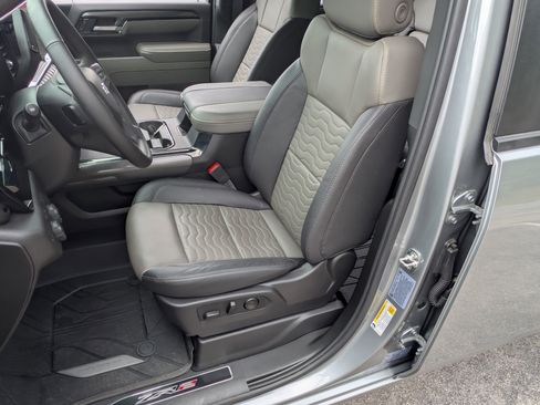 Used 2025 Chevrolet Silverado 2500 ZR2 w/ LPO, Dark Essentials Package AWD/4WD image 16