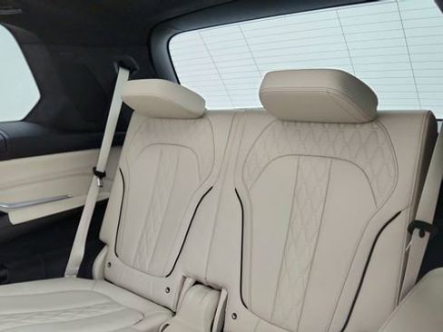 Used 2025 BMW X7 xDrive40i w/ Executive Package image 31