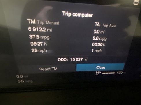 Used 2025 Volvo XC40 B5 Plus image 17