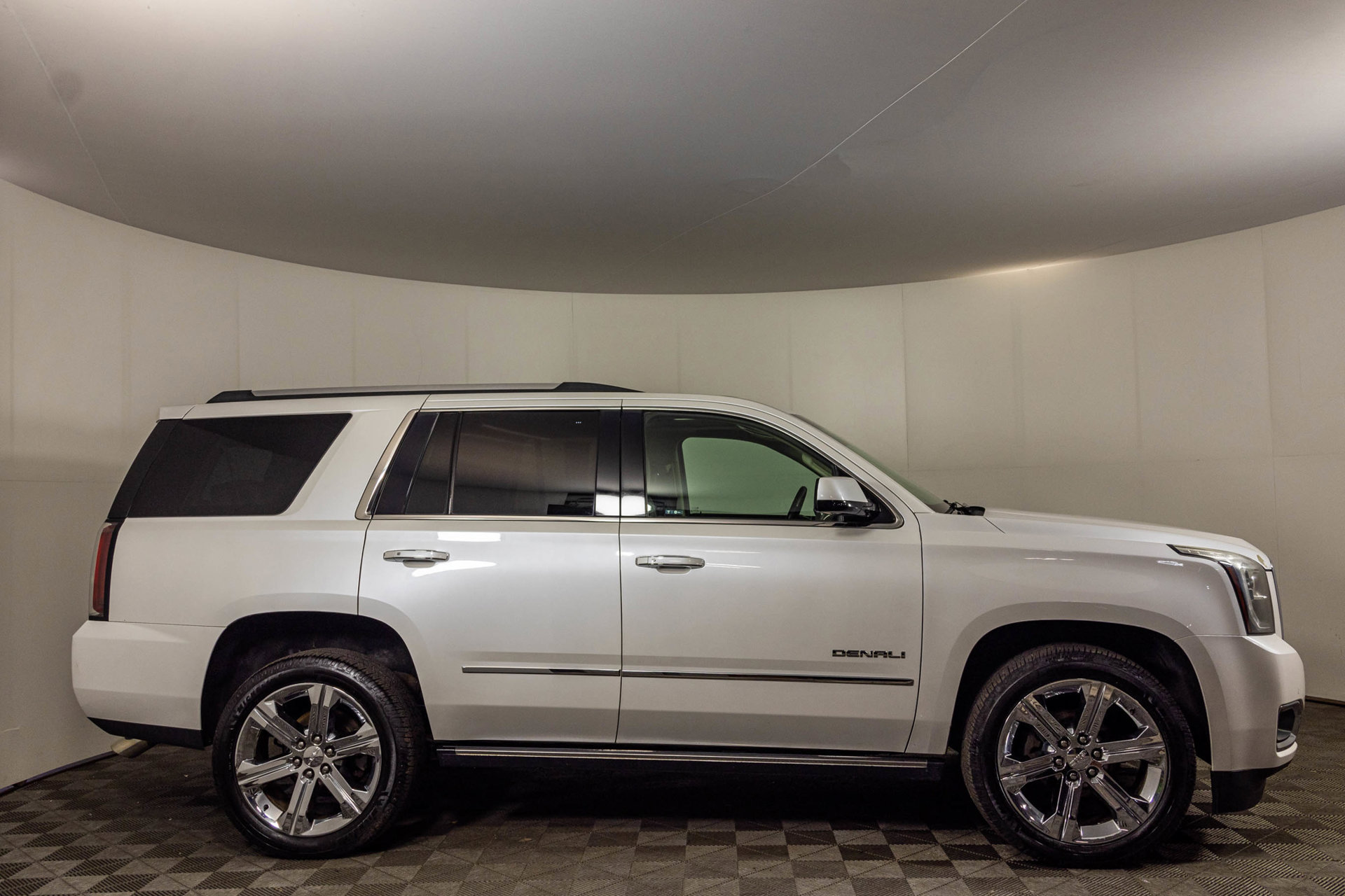Used 2016 GMC Yukon Denali w/ Open Road Package AWD/4WD image 28