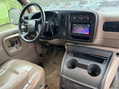 Used 2001 Chevrolet Express 1500 LT RWD image 19