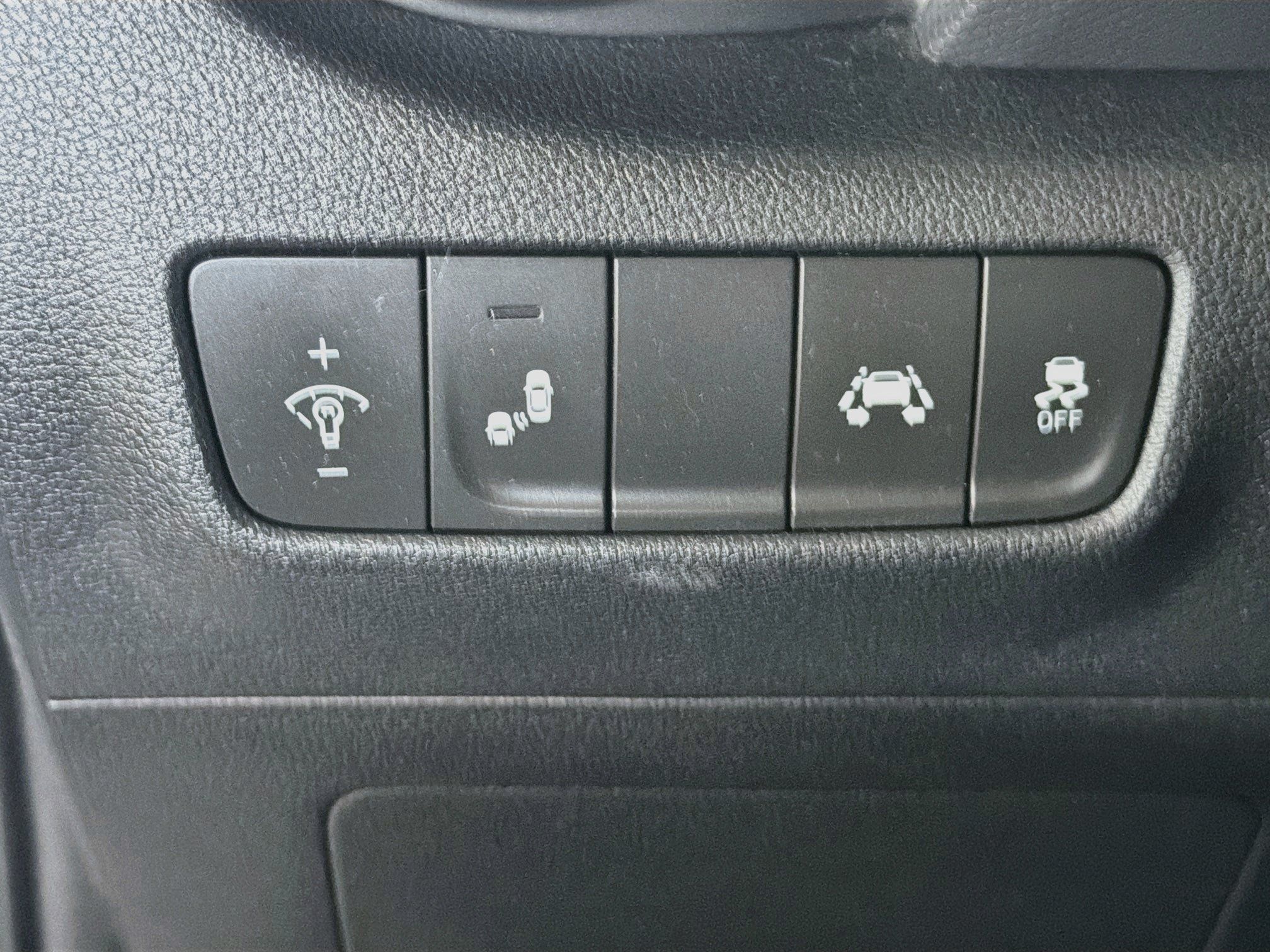 Used 2018 Hyundai Kona SEL w/ SEL Tech Package 02 FWD image 16