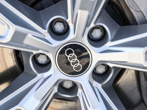 Used 2022 Audi Q8 Premium Plus image 15