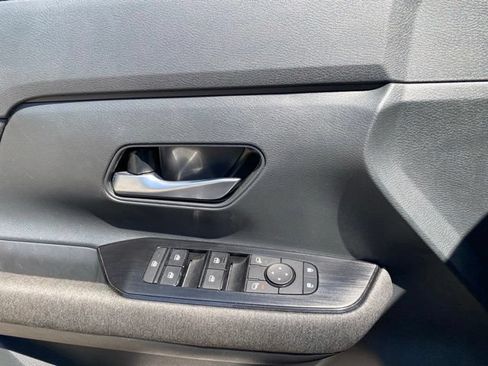 Used 2025 Nissan Kicks SV AWD/4WD image 28