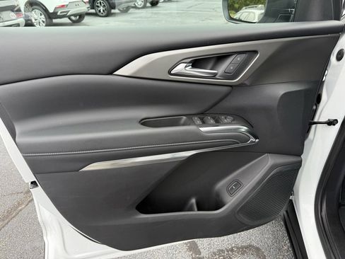 Used 2024 Chevrolet Traverse LT image 23