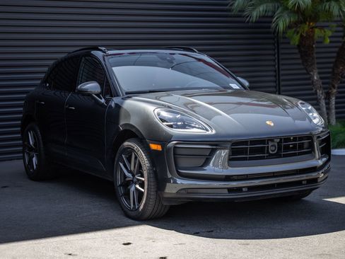 Certified 2023 Porsche Macan Turbo AWD/4WD image 6