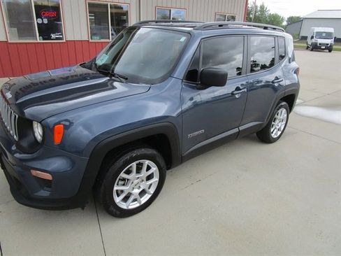 Used 2022 Jeep Renegade Latitude w/ Convenience Group image 3