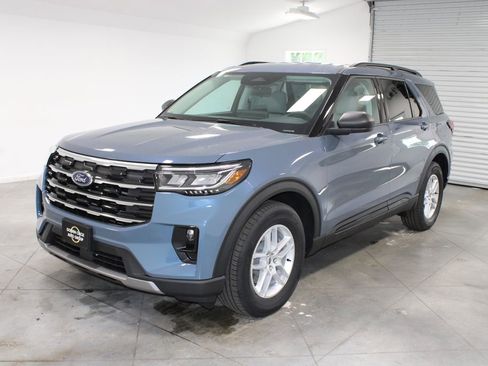 New 2026 Ford Explorer Active RWD image 3