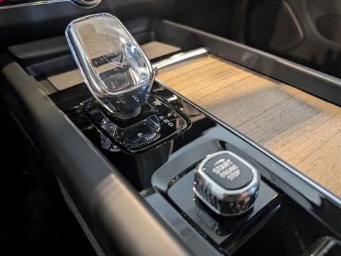 Used 2026 Volvo XC60 B5 Plus w/ Climate Package image 23