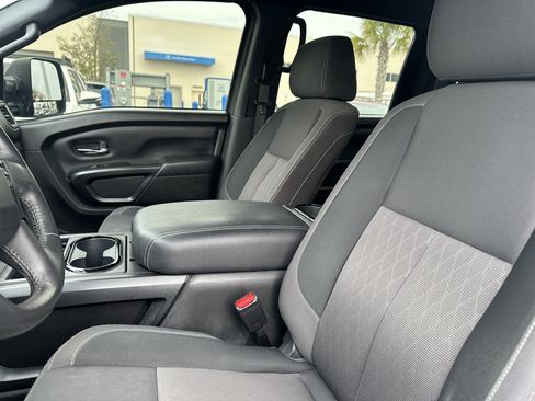 Used 2024 Nissan Titan SV w/ SV Convenience Package image 10