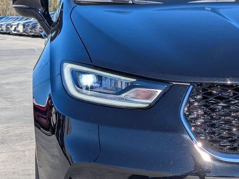 New 2026 Chrysler Pacifica Select AWD/4WD image 9