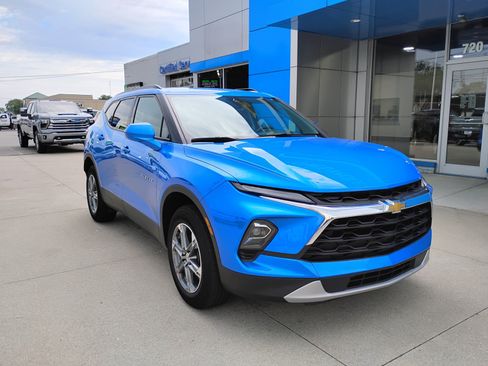 Used 2024 Chevrolet Blazer LT w/ Convenience Package FWD image 3