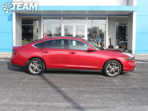 Used 2023 Honda Accord EX image 3