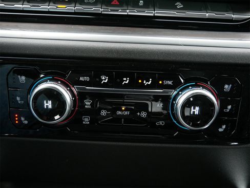 New 2026 GMC Sierra 2500 SLT w/ SLT Premium Package image 12