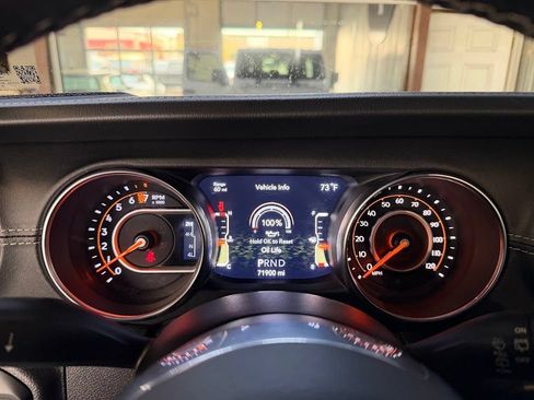 Used 2019 Jeep Wrangler Unlimited Sahara w/ Uconnect 4C Nav & Sound Group AWD/4WD image 18