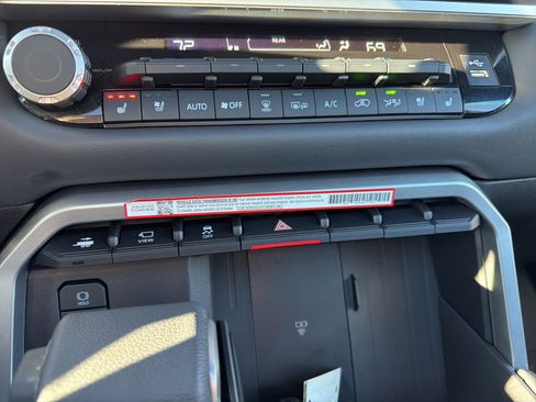 Used 2025 Toyota Sequoia Platinum image 10