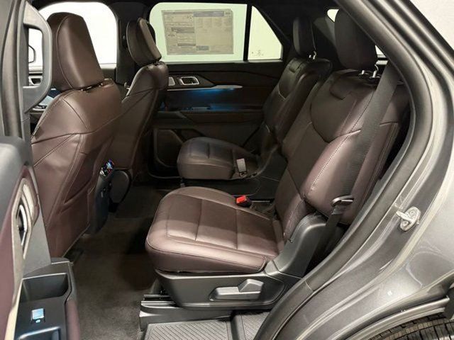 Used 2026 Ford Explorer Platinum RWD image 29