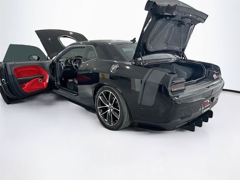Used 2016 Dodge Challenger R/T Scat Pack RWD image 38
