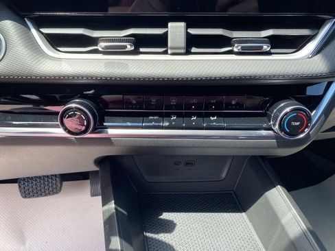 New 2025 Chevrolet Equinox LT image 16