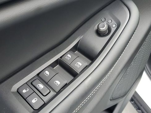 New 2025 Jeep Grand Cherokee L Altitude image 23